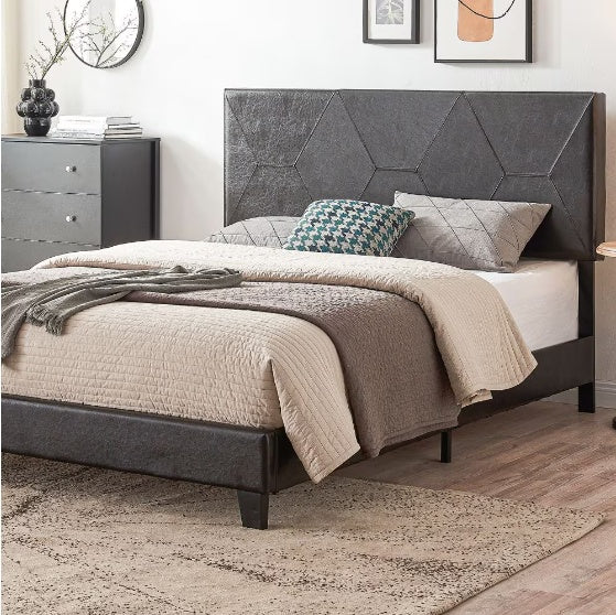“Elegance in Black: Queen Bed”