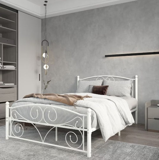Floral Elegance: Full-Size Bed
