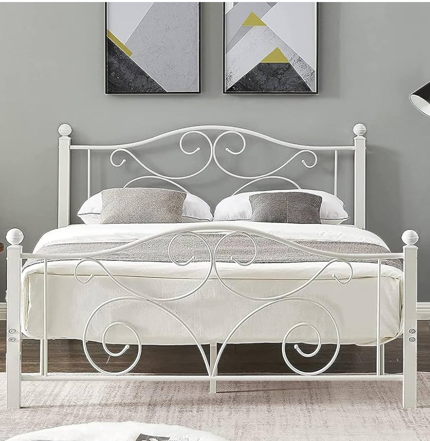 Floral Elegance: Full-Size Bed