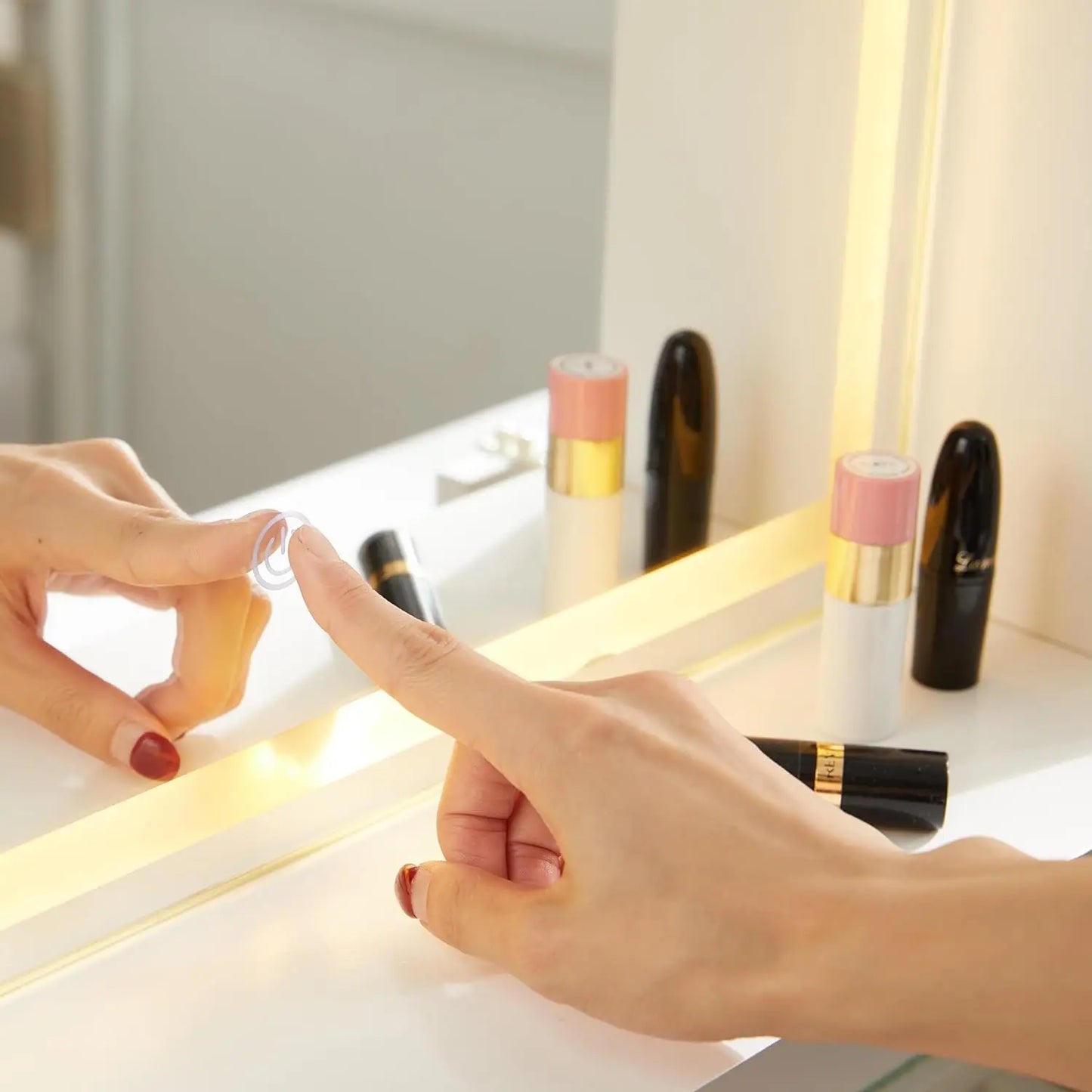Glamour Shine Modern Makeup Table
